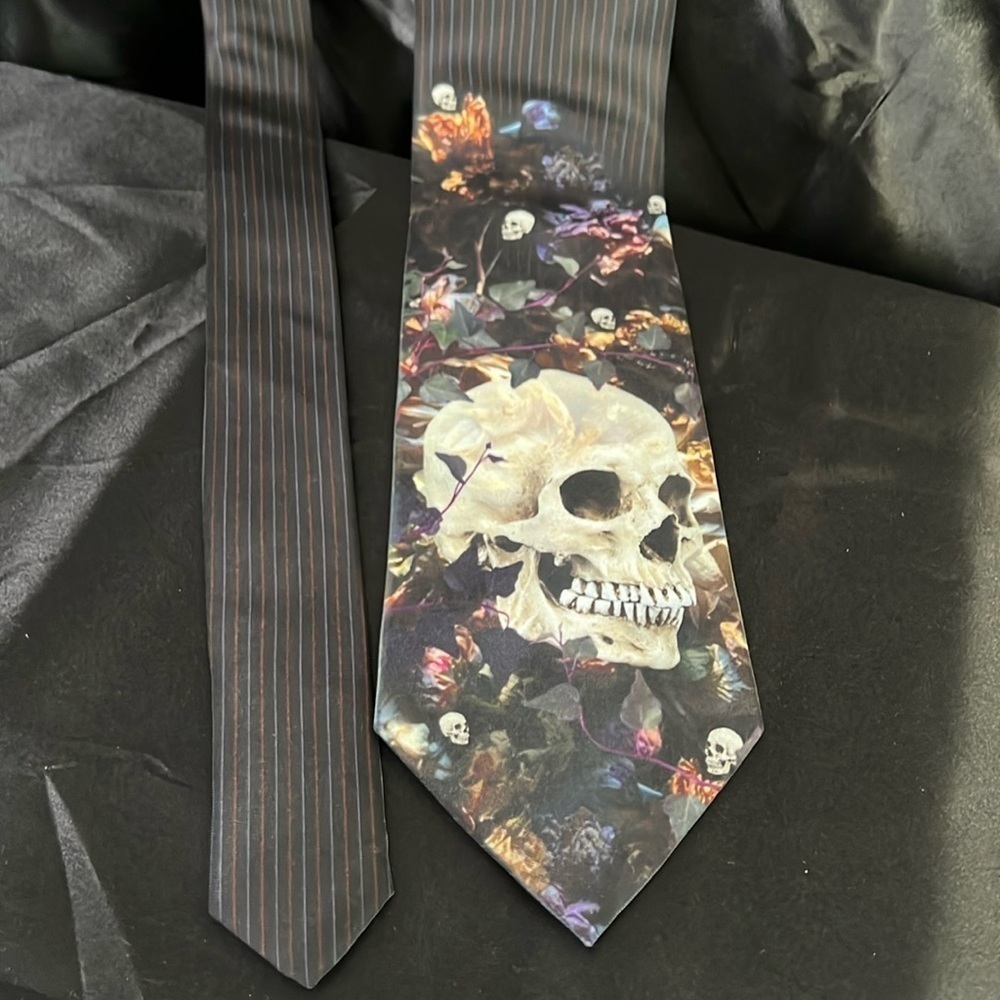 Three Rooker vintage 2018 floral skull necktie. 59” long